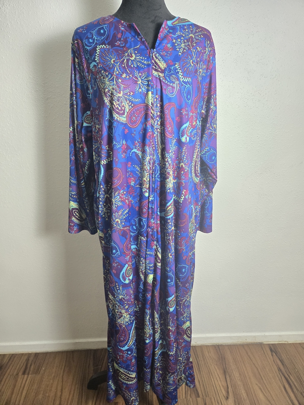 Vintage Paisley Bright Housecoat Robe Nightgown Boho Moomoo